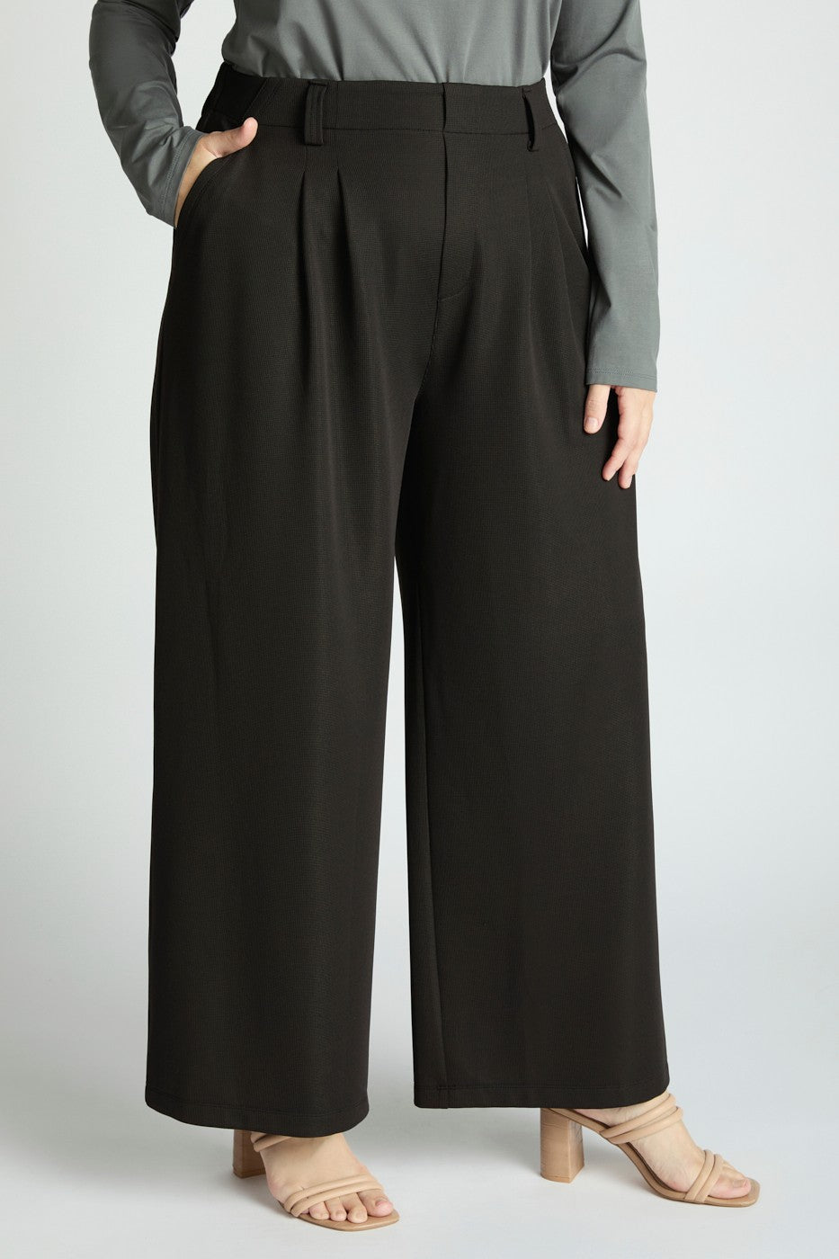 30" Pull-On Wide Leg Trouser