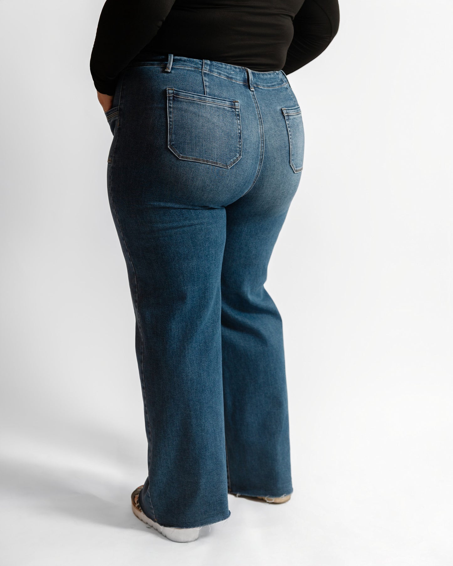 32" Front Patch Pocket MR Wide Leg by Risen