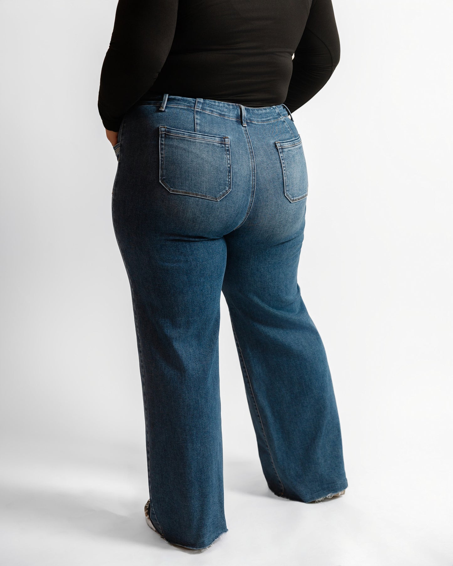32" Front Patch Pocket MR Wide Leg by Risen