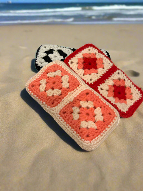 THREDDY crochet sunlasses case