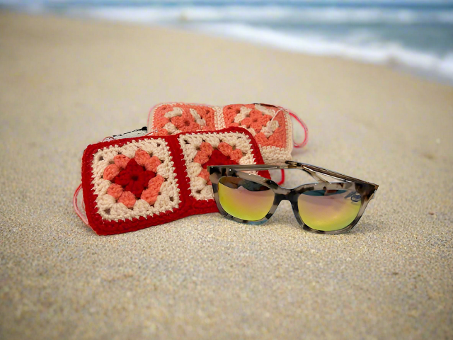 THREDDY crochet sunlasses case